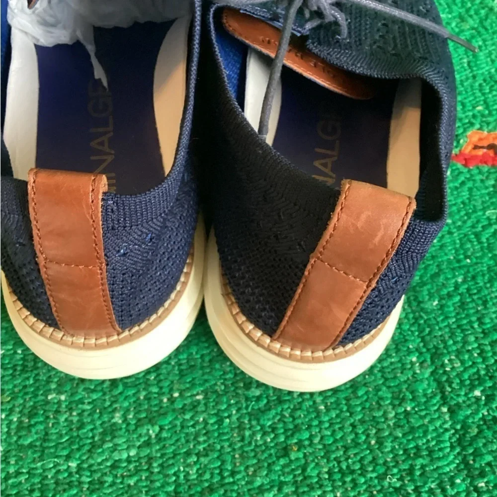 NWOB-Cole Haan Men's OriginalGrand Stitchlite Wingtip Oxford in a navy color